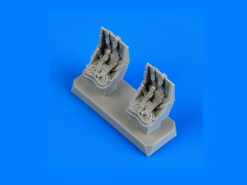 QB72477 Avia B.534 seat with belts 1/72